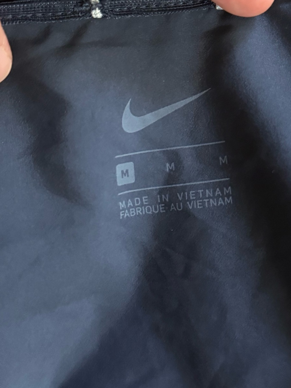 Nike Women's ESSENTIALS Flash
REFLECTIVE RUNNING JACKET - Picture 8 of 9